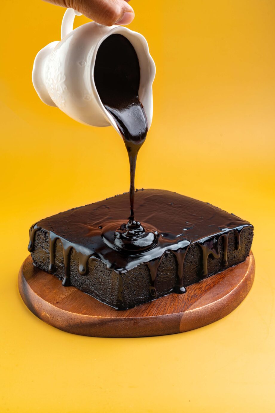 Cake (500g,6inch)  with Chocolate Sauce 230gram